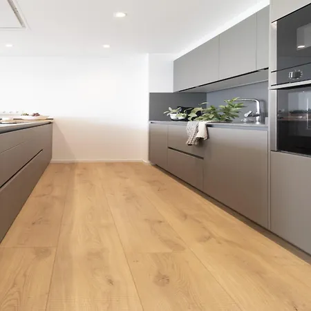 Seafront In With Access Apartamento