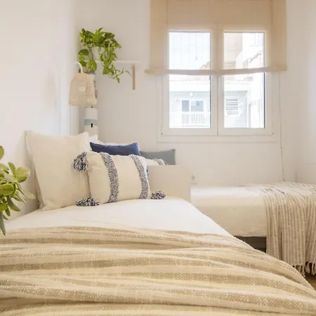 Seafront In With Access Apartman