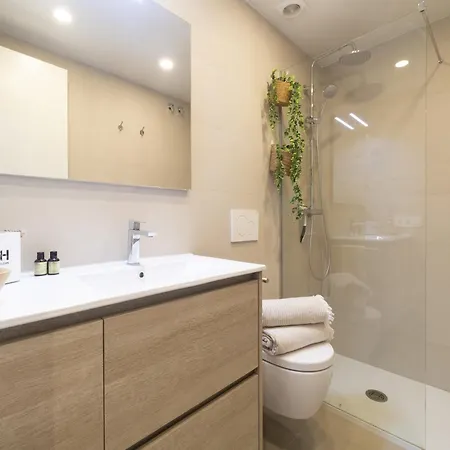 Seafront In With Access Apartamento *