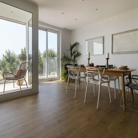 Seafront In With Access *