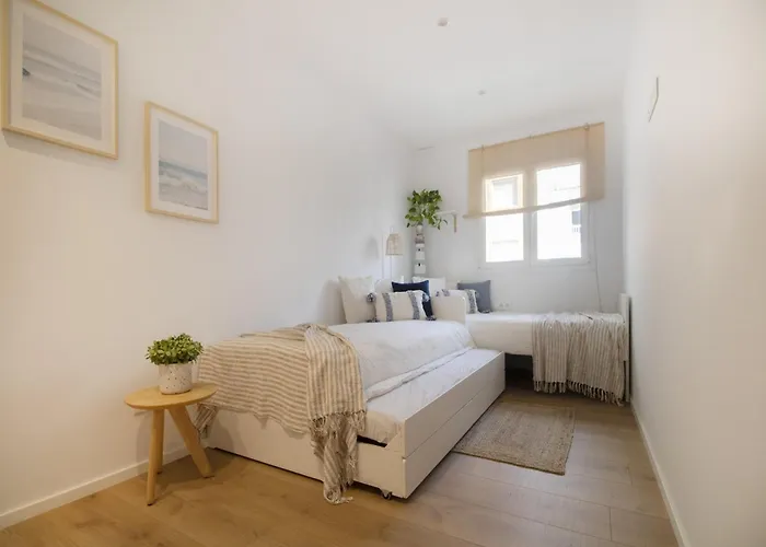 Seafront In With Access Apartamento *