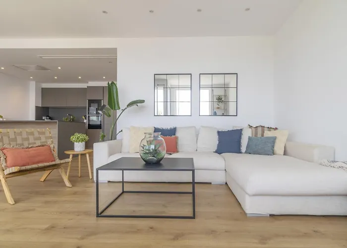 Seafront In With Access Apartamento *