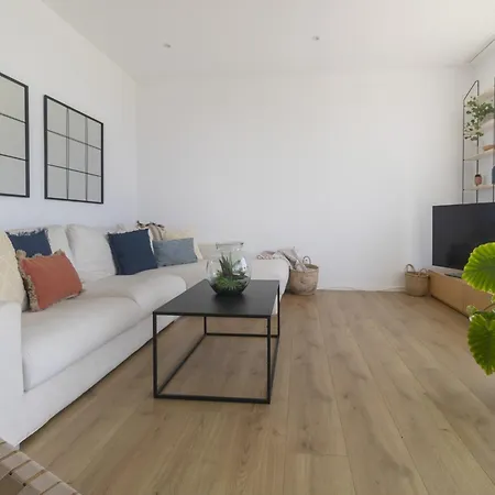 Seafront In With Access *