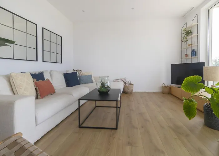 Seafront In With Access *